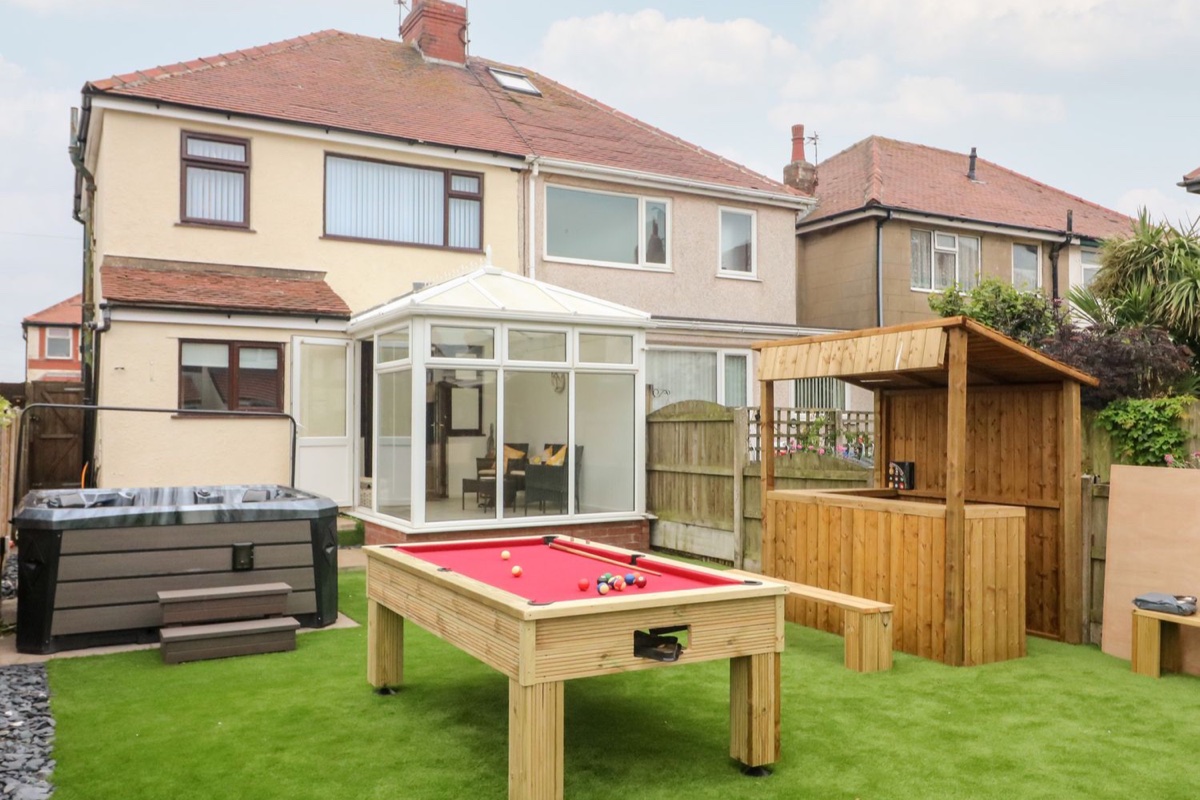 71 Nutter Road rear garden with hot tub, pool table and bar hut