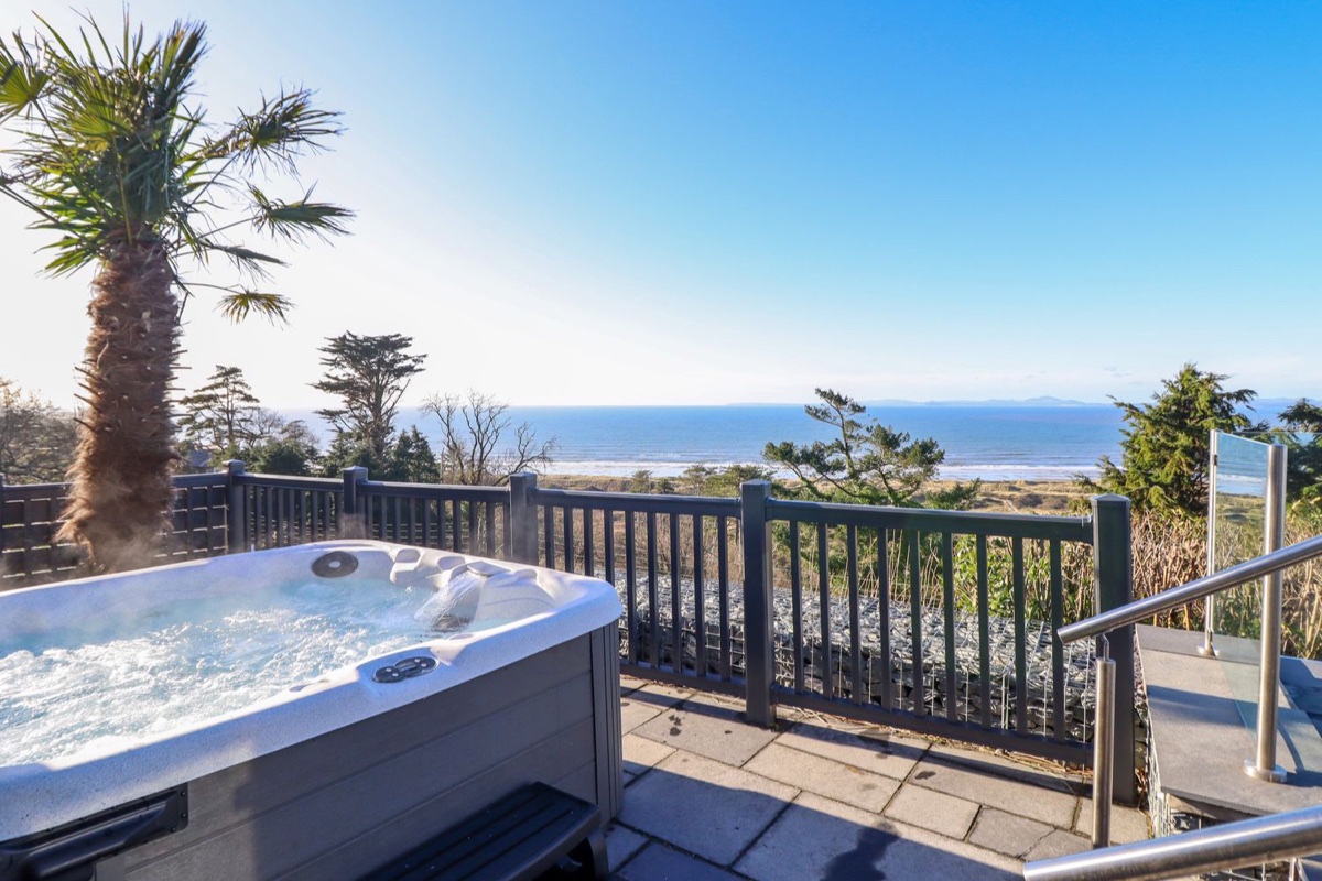 Aelfor hot tub on the terrace with sea and mountain views