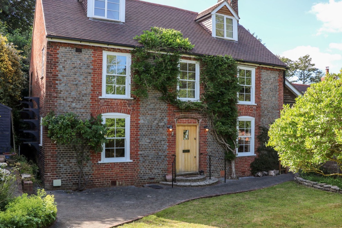 Bailey Cottage brick exterior with garden and timber front door in Bursledon