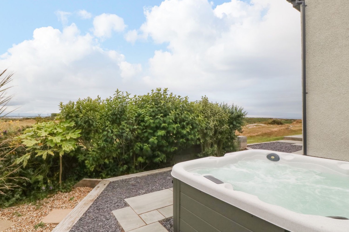 Bryn Meilw hot tub beside open coastal countryside