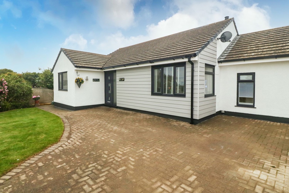 Bwthyn Eirlys stone cottage exterior with garden seating