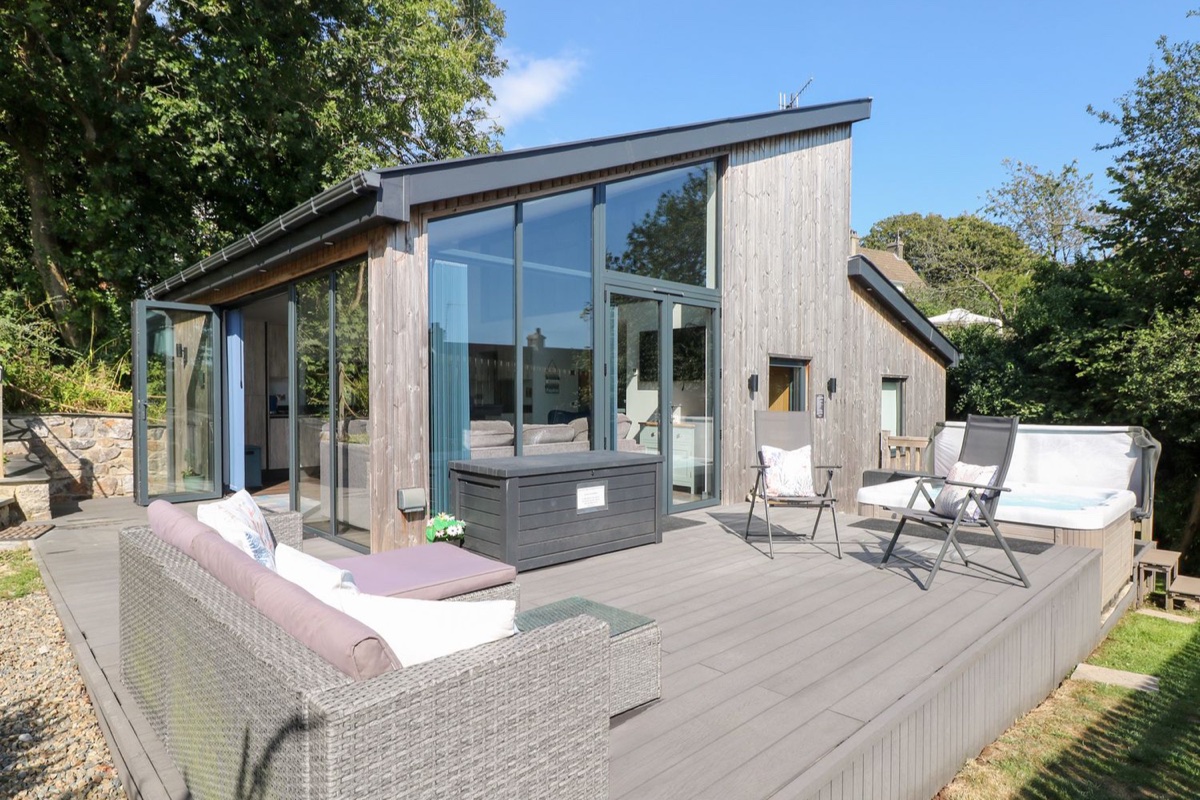 Cornerstones Brython deck with outdoor seating and hot tub