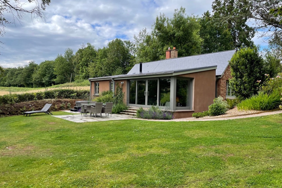 Court Lodge garden lawn with outdoor dining and loungers