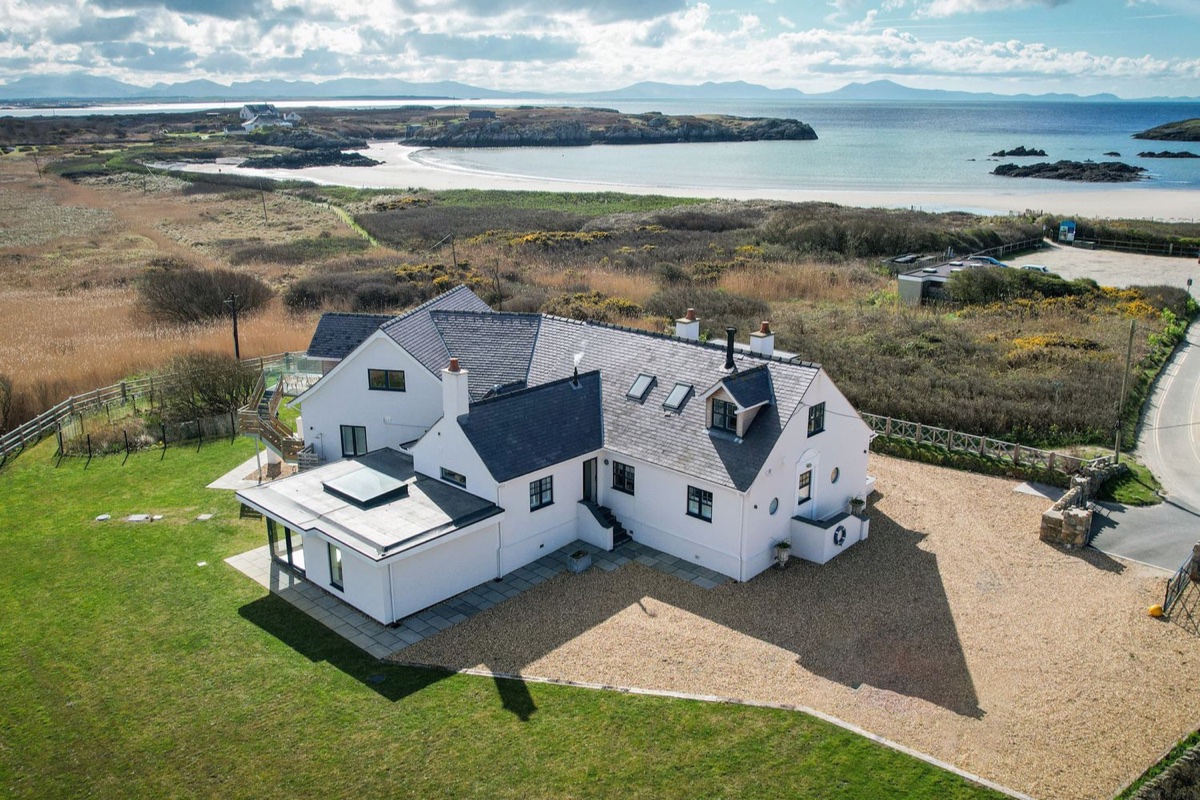 Glan Towyn large house near the beach and sea