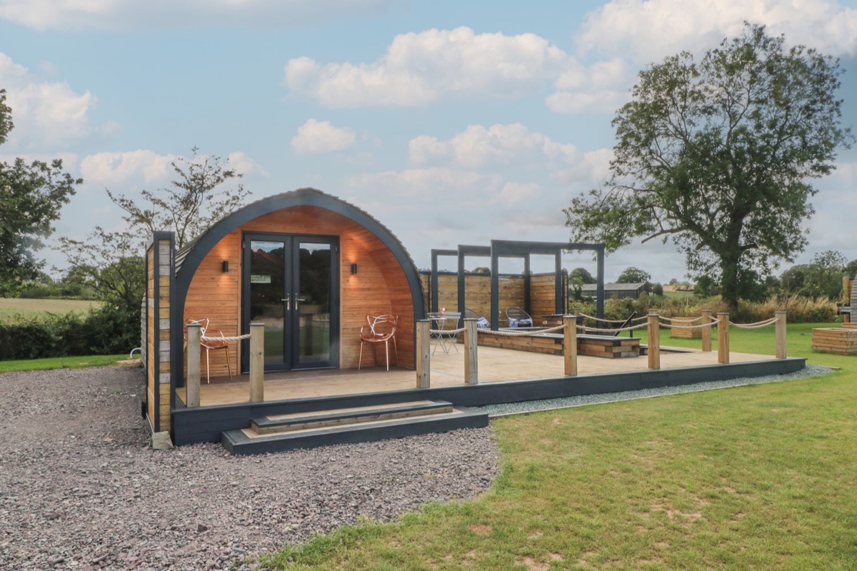 Paradise pod with deck, pergola and countryside around it