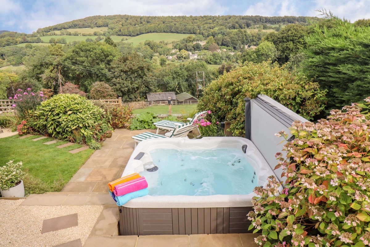 Hot tub in the garden at The Gables with a valley view