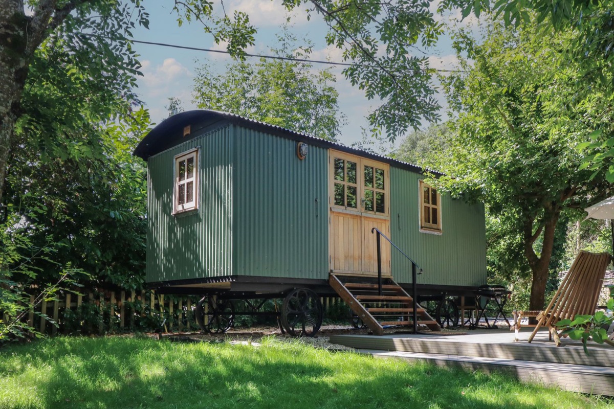 The Happy Hut shepherd hut in a leafy Sopley garden