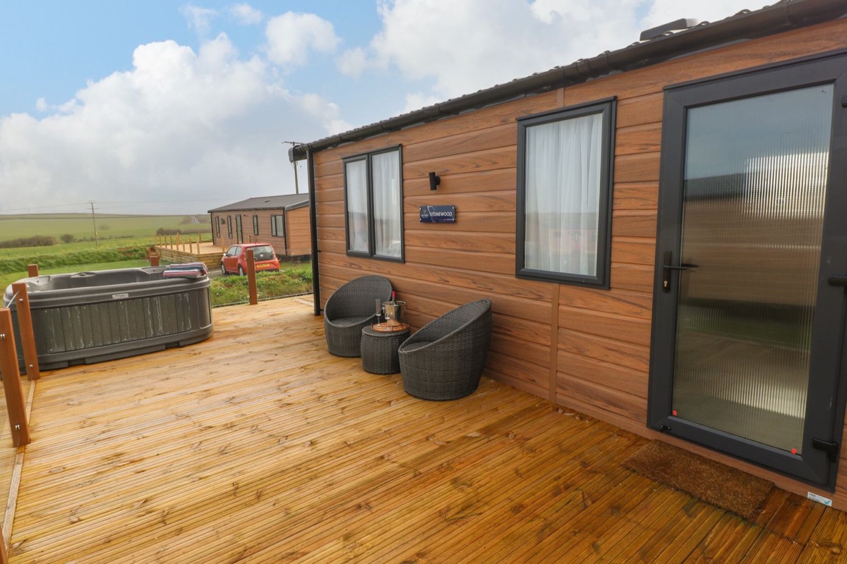 The Waves cedar-clad deck with a private hot tub and countryside views in Little Haven