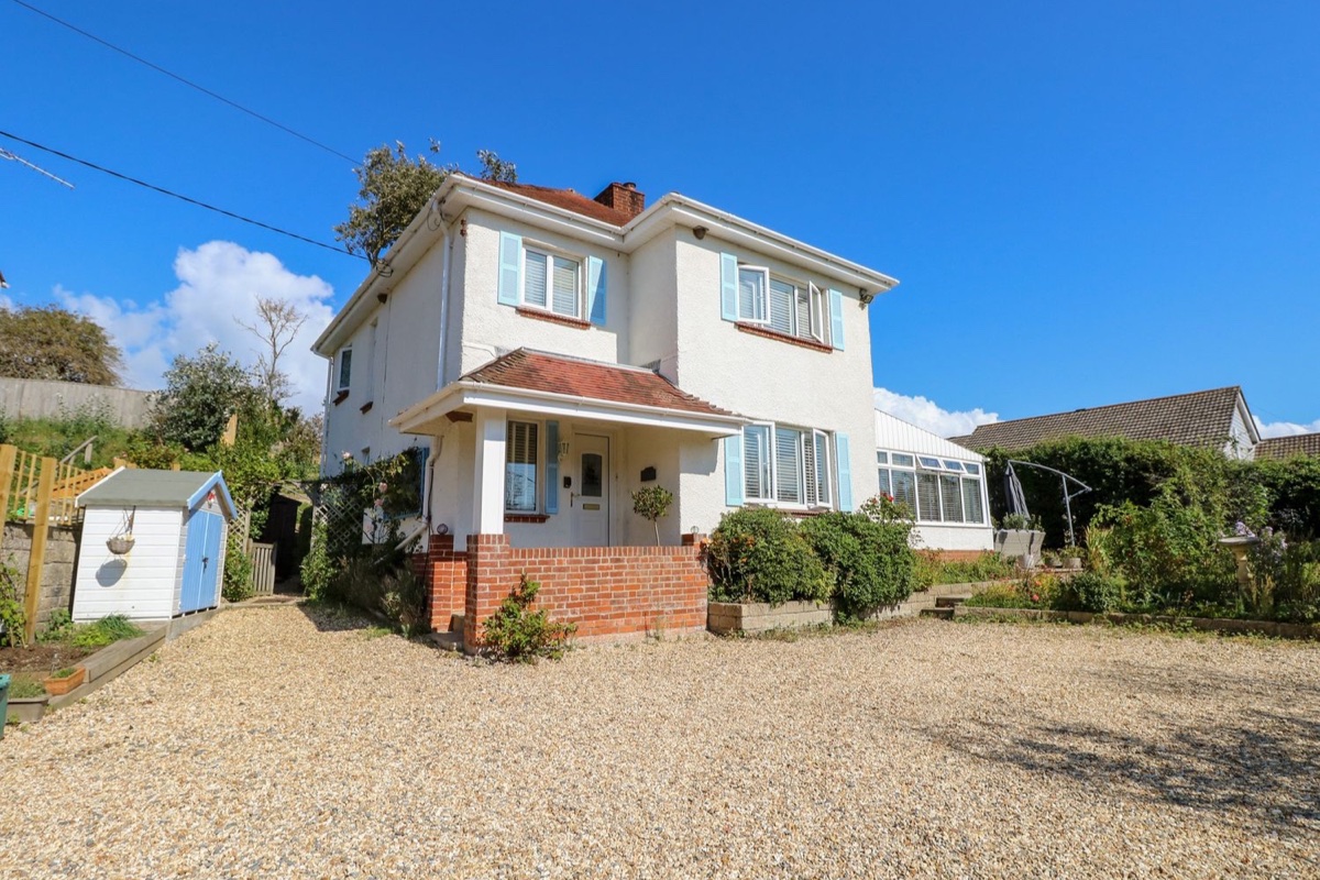 Topsails white house exterior with blue shutters in Totland Bay