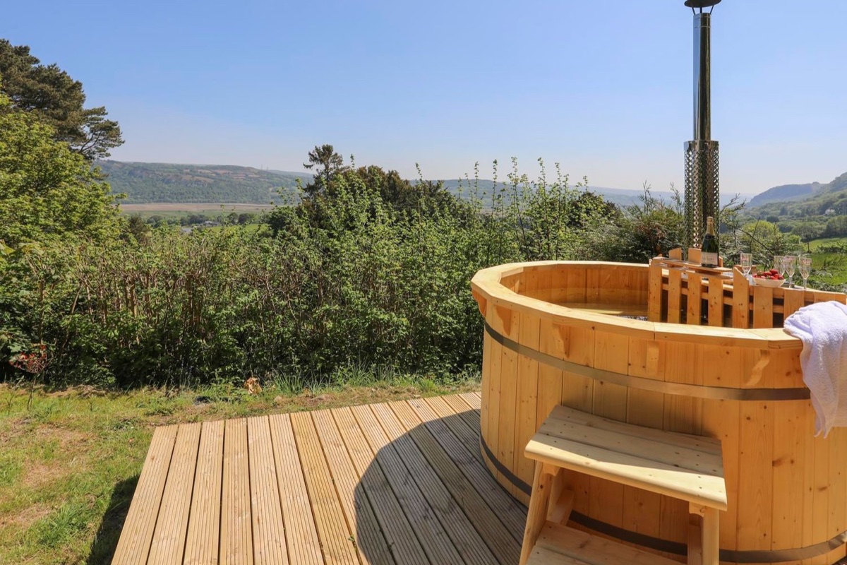 Ty'n y Cae wooden hot tub on a deck with valley views