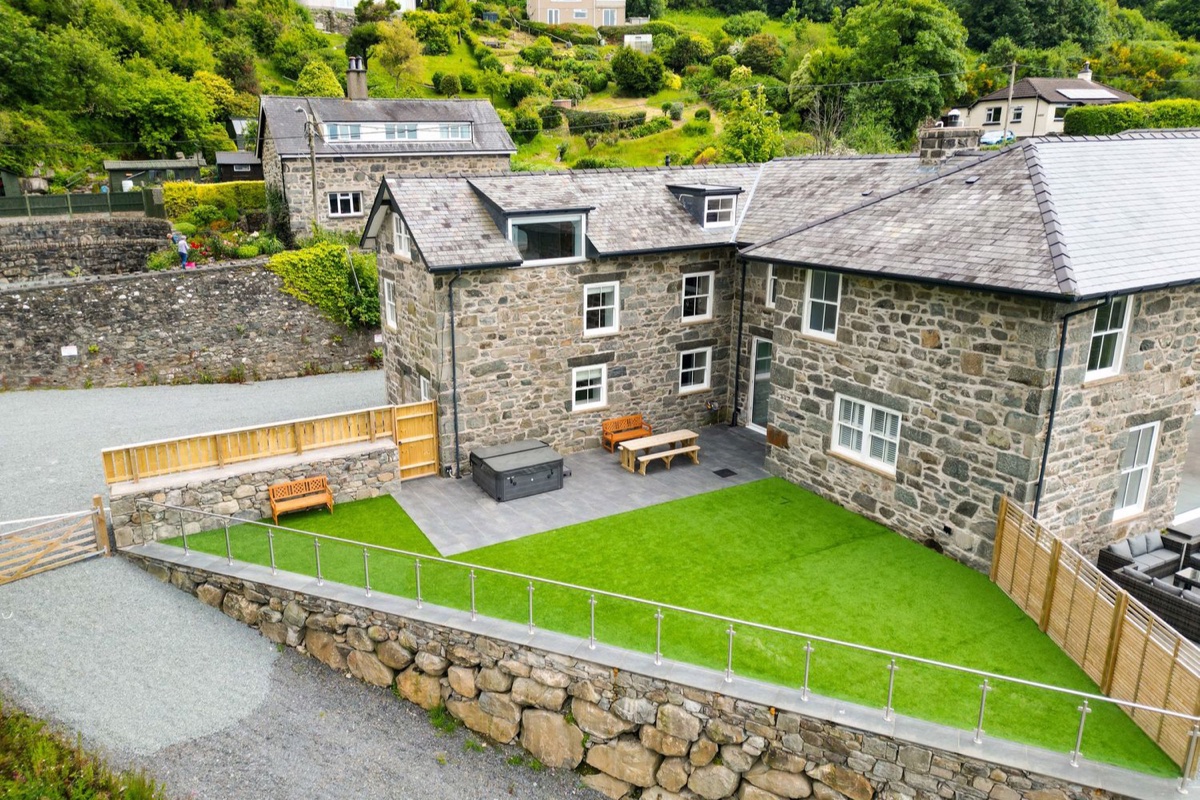 Valerian Lodge stone exterior with courtyard and hot tub