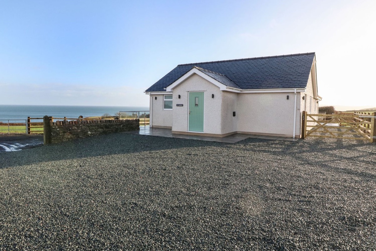 Y Gorlan exterior with sea-view garden setting
