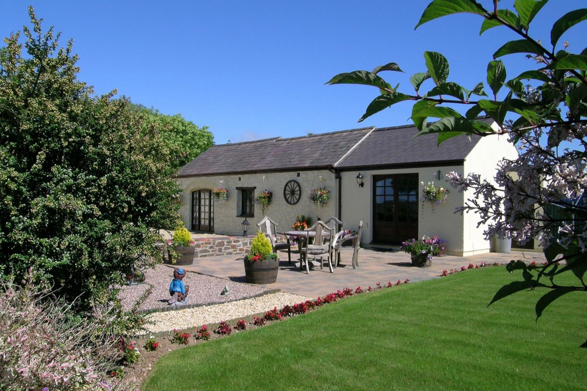 Y Stabl stone barn conversion in a sunny flower-filled garden near Fishguard