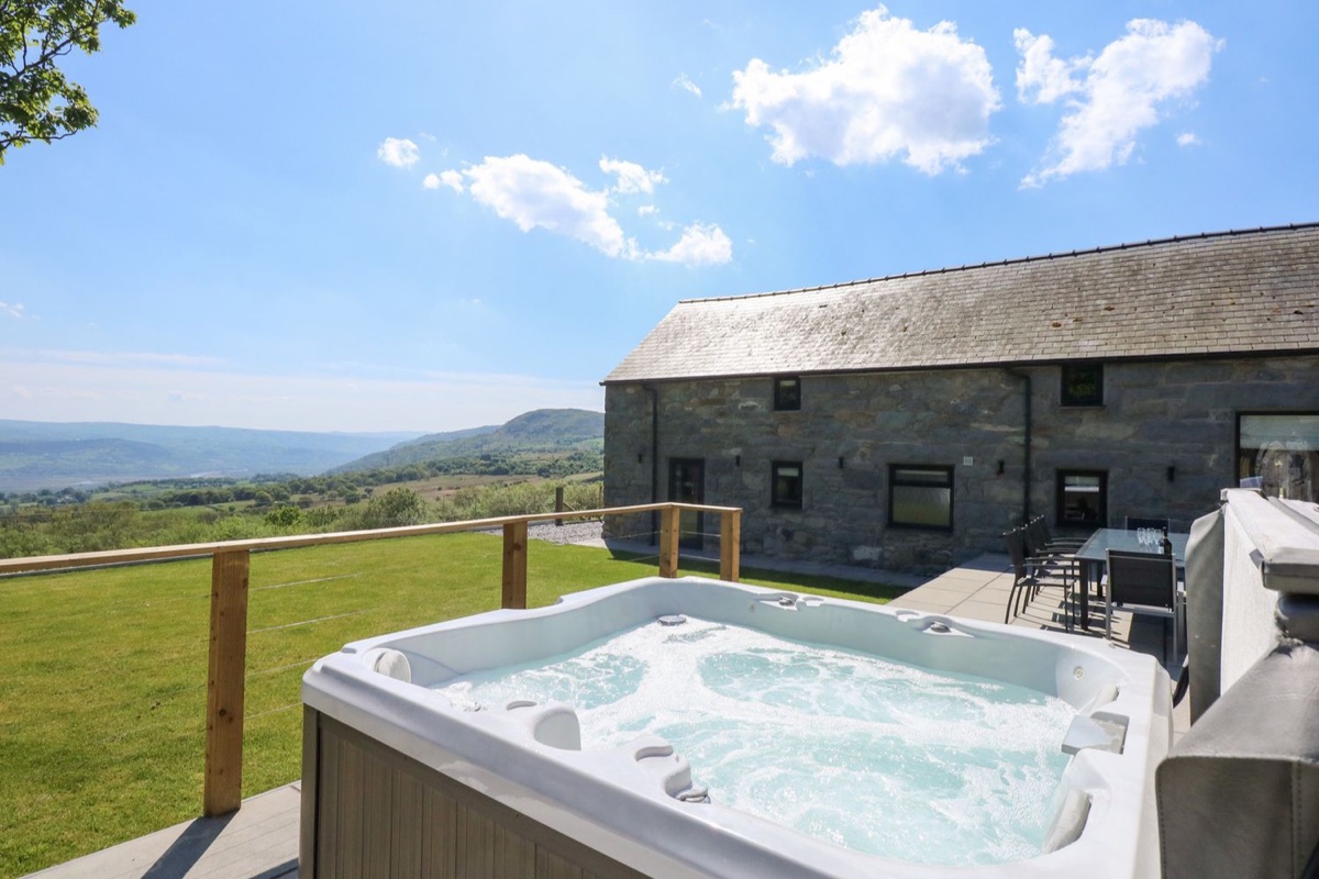 Ysgubor Maen Y Bardd patio hot tub with valley views